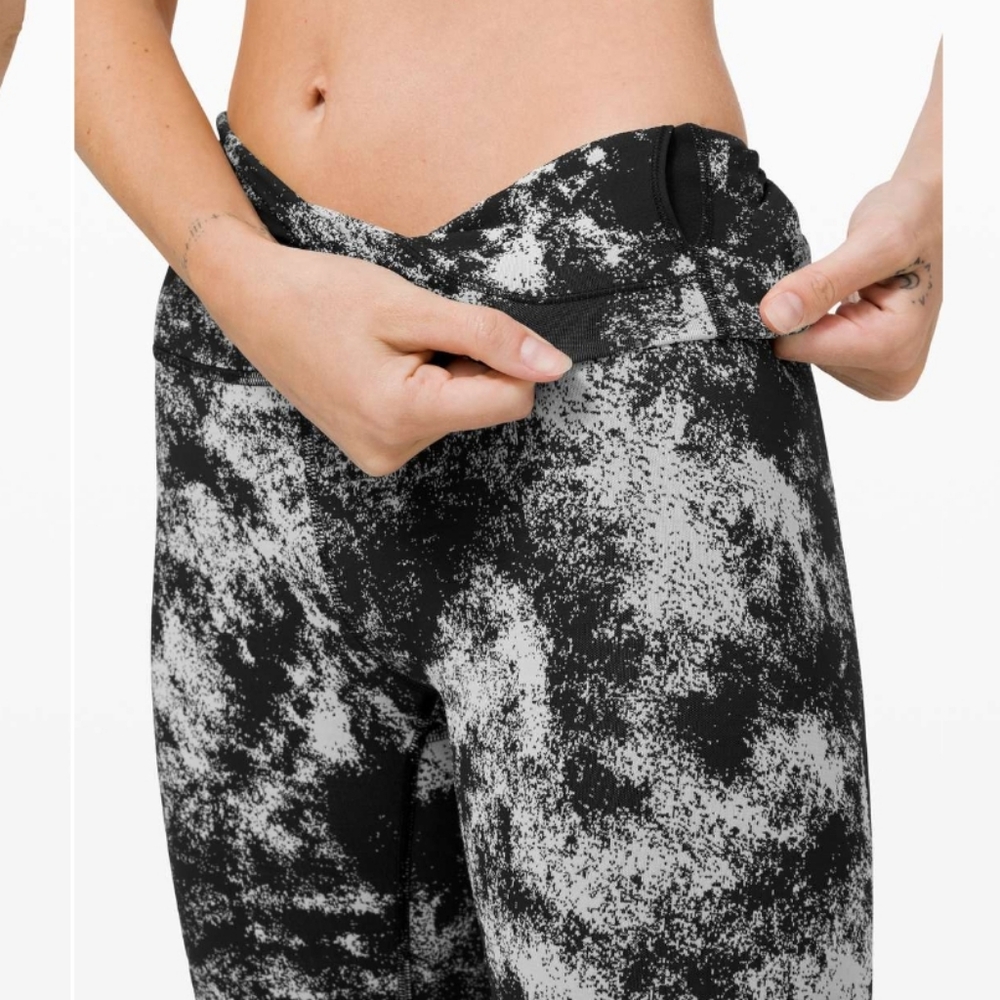 EUC Lululemon Wunder Under High-rise Aerify Jacquard Black Alpine White 25" - Picture 4 of 8